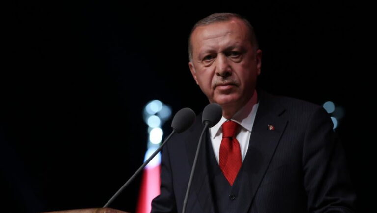 الرئيس أردوغان في يوم الشهداء : لن نتنازل عن استقلالنا فنحن أحفاد أبطال جناق قلعة