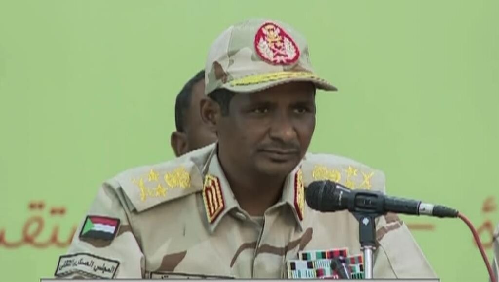 حميدتي يلقي كلمة عن المسار الانتقالي بالسودان ويتعهد بشنق المتورطين بفض الاعتصام