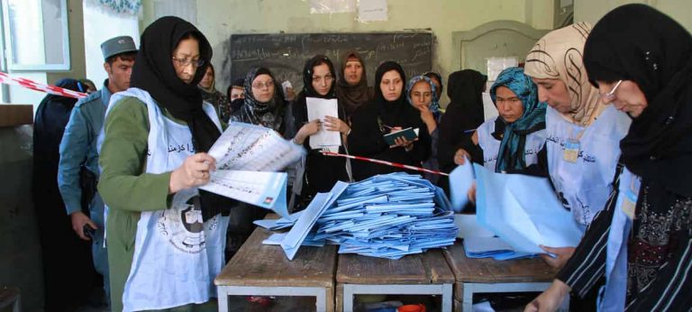 نتائج أولية تظهر فوز الرئيس الأفغاني بولاية ثانية