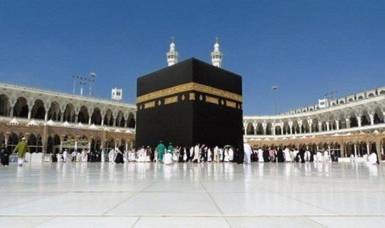 السعودية تعلن إيقاف العمرة للمواطنين والمقيمين مؤقتا