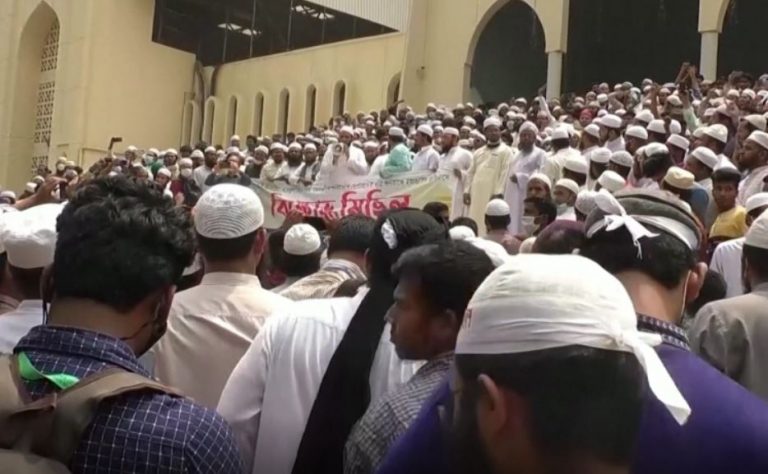 17 شهيدا في بنغلاديش..آلاف يطالبون بالعدالة لشهداء الاحتجاجات على زيارة مودي