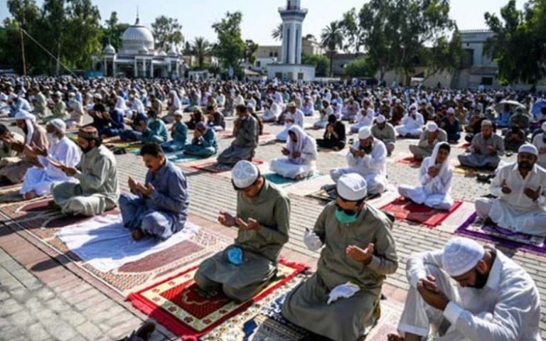 وزارة الشؤون الدينية تصدر عدة توجيهات جديدة حول صلاة العيد