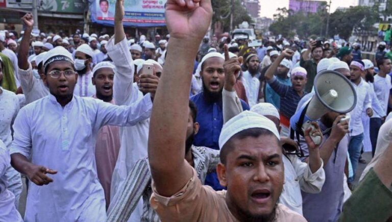 مقتل 3 في بنغلاديش خلال احتجاجات على تدنيس القرآن الكريم