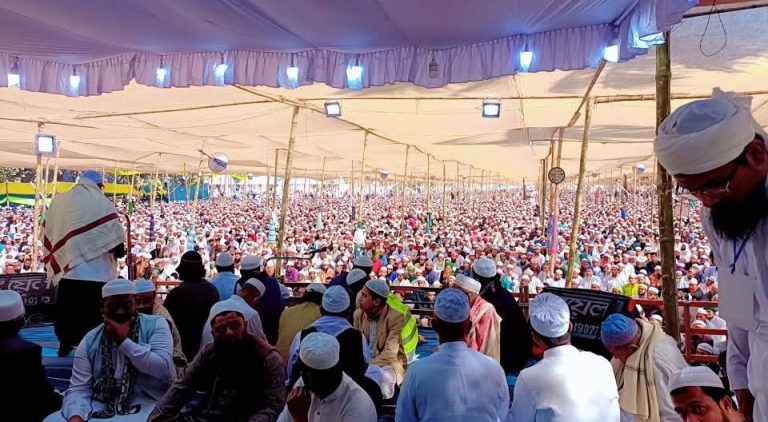 انتهاء الحفلة الدعوية السنوية في “أوجاني” من خلال الدعاء إلى الله للأمة الإسلامية